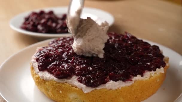 Torta Tele Van Édes Töltelékkel Süteménykészítés — Stock videók