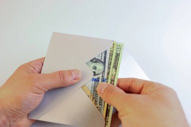 Dolarlı zarf. Dokunulmazlık maaşı. Rüşvet.