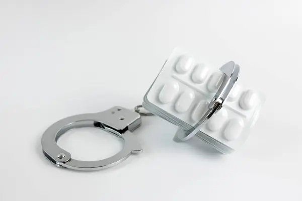 Kelepçe Hap Paketi Uyuşturucu Bağımlılığı Kavramı Bağımlılık - Stok İmaj