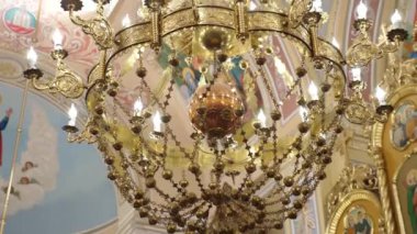 Kilisenin ortasında panik var. Ortodoks Kilisesi 'nin ortasından görünüşü.