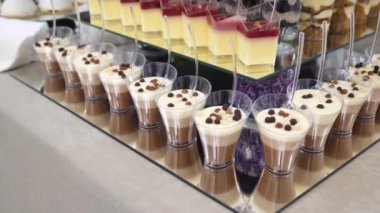 Peynirli ve füme etli büfe servisi..