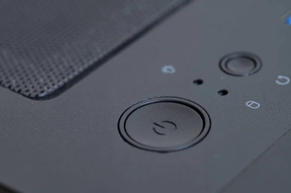 Kişisel bilgisayar kutusunun açma veya kapatma düğmesi