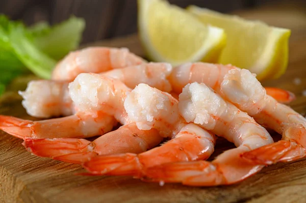 stock image Close-up view of shrimps with lemon and green dill on wooden table, food background