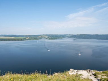 Batık Bakota 'daki nehirdeki tekne manzarası.