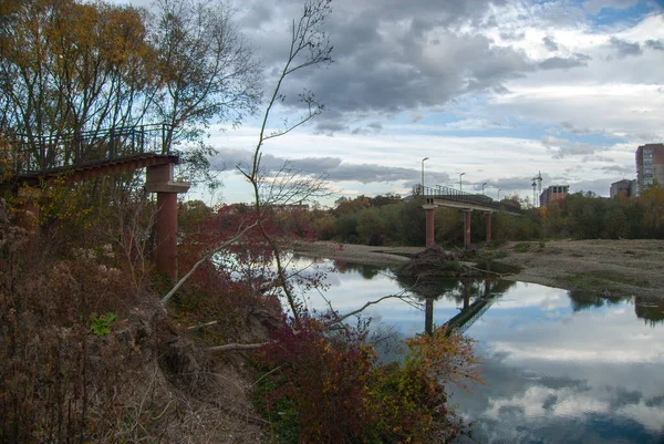 Şiddetli yağış sonrasında köprü çöktü
