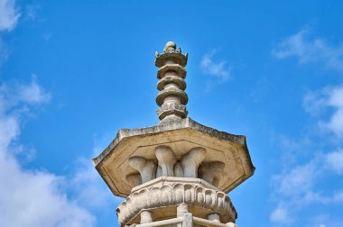 Gyeongju, Güney Kore - 17 Kasım 2024: Seokgatap, Güney Kore, Gyeongju 'daki Bulguksa Tapınağı' nda taş bir tapınak.