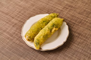 Zarif Tabakta Çıtır Kızarmış Biber