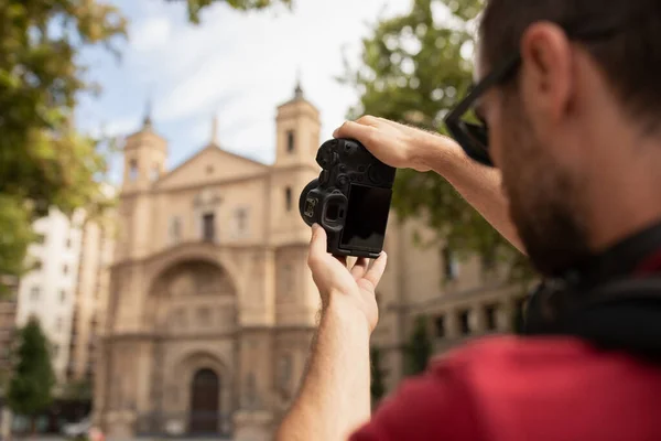 Young Man Traveler Taking Pictures Digital Camera One Most Characteristic — Stock Photo, Image