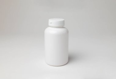 Kapalı bir makine kutusunun, beyaz, plastik materyalin kopyası, beyaz arka planda, telif alanı ile