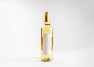 Şeffaf Moscatel, ya da muscatel şarap şişesi, doğal olarak tatlı, beyaz arka planda kopyalanmış, 750 ml, gerçek fotoğraf