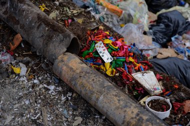 close-up of a pile of garbage in a street environment.