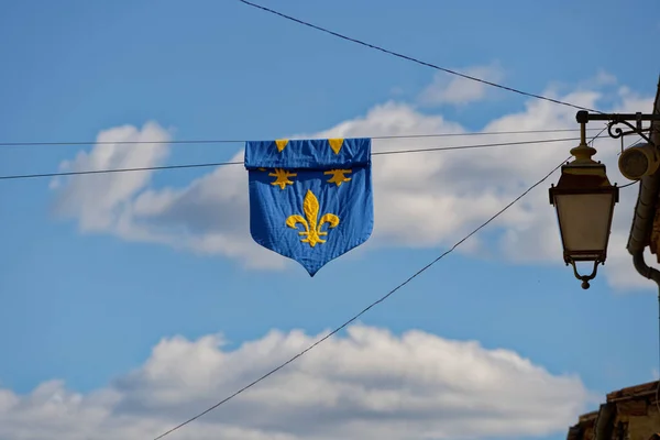 Blue Medieval Flag Hanging Sky Monpazier Dordogne lizenzfreie Stockbilder