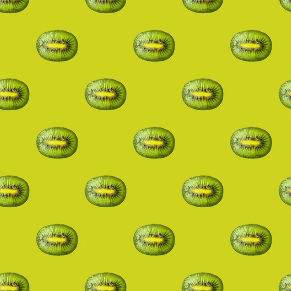 Bezešvé Vzor Kiwi Řezy Zeleném Pozadí Minimální Izometrická Struktura Potravy — Stock fotografie