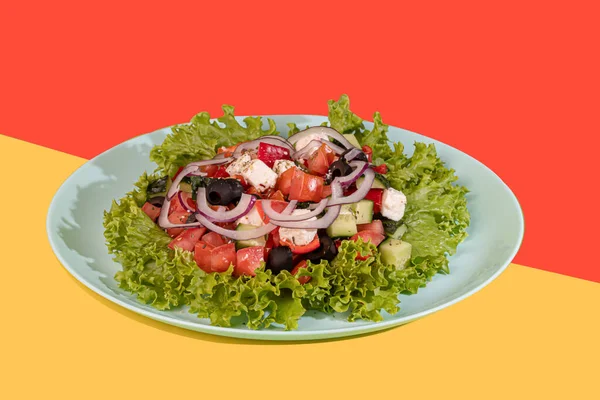 Salade Avec Laitue Poulet Tomates Cerises Œufs Assaisonné Sauce Légère — Photo