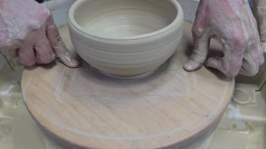 Potter 's Wheel' de çömlek yapmak. Dört Elli İş. Adım adım Rehber. Sanat