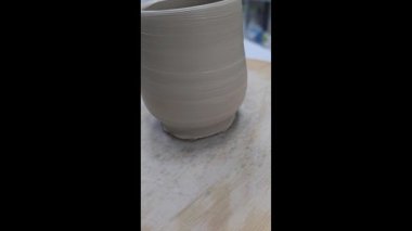 Potter 's Wheel' de çömlek yapmak. Dört Elli İş. Adım adım Rehber. Sanat