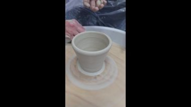 Potter 's Wheel' de çömlek yapmak. Dört Elli İş. Adım adım Rehber. Sanat