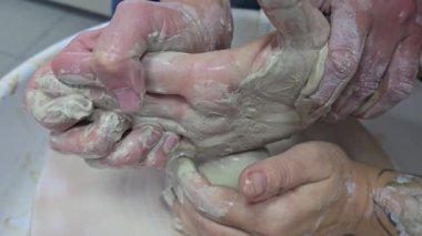 Potter 's Wheel' de çömlek yapmak. Dört Elli İş. Adım adım Rehber. Sanat