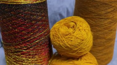 El sanatları için turuncu iplikler. Örgü örmek için renk paleti seçiyorum. Sonbahar renkleri