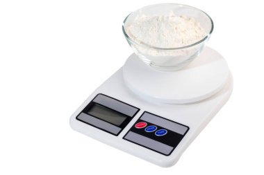 Ürünleri tartmak için beyaz mutfak terazileri. Ev aletleri. Boşluğu kopyala