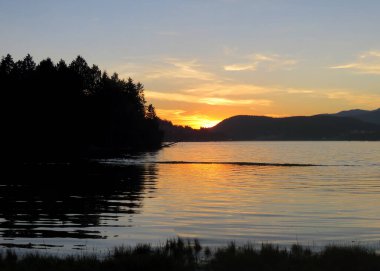 Port Moody 'de dramatik Ağustos Günbatımı