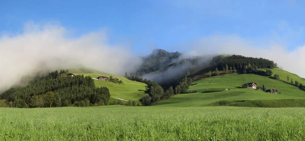 Misty Πρωί Στην Αυστριακή Ορεινή — Φωτογραφία Αρχείου