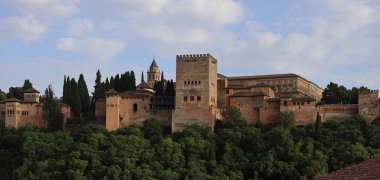  Granada İspanya 'daki Alhambra sarayının etkileyici duvarları.