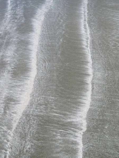 潮水退潮时沙中的模式 — 图库照片