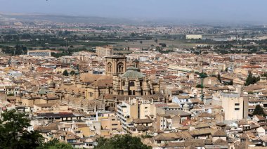 Alhambra tahkimatlarından Granada Panoraması