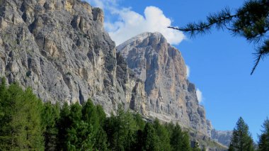 Kuzey İtalya 'da bir yerlerde Dolomitler Dağları                               