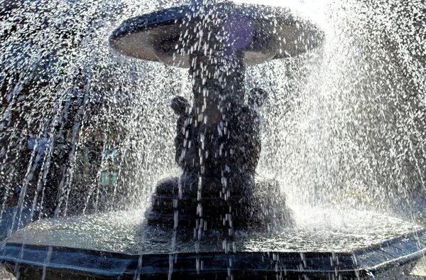 Sparkling Droplets Water Fountain Jogdíjmentes Stock Képek