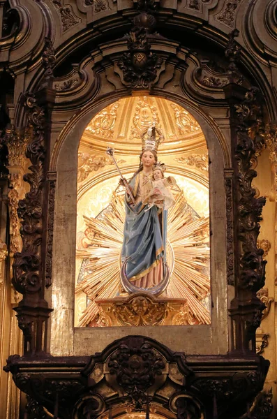 Άγαλμα Της Παναγίας Στον Καθεδρικό Ναό Της Γρανάδας — Φωτογραφία Αρχείου