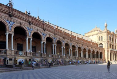 Sevilla 'daki Square Plaza de Espana' nın İspanyol mimarisi