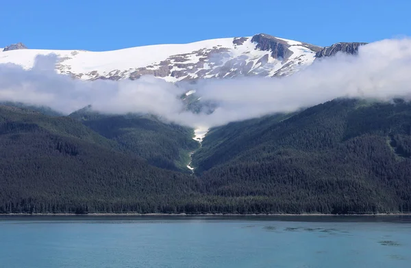 알래스카 협만의 눈덮인 — 스톡 사진
