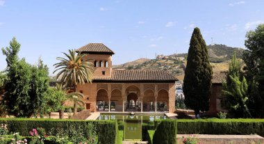Granada İspanya 'daki Alhambra Sarayı' ndaki Kraliyet Bahçeleri