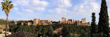 Granada 'daki Moors Alhambra sarayının panoramik manzarası