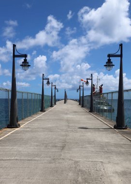 StKitts & Nevis 'teki Basseterre' de beton iskele