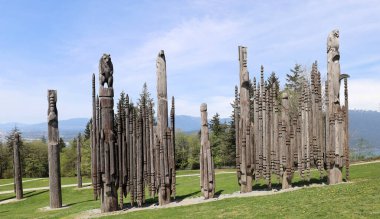 Burnaby Dağı 'ndaki Kızılderili totemleri