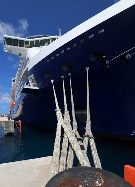 Cruise Ship Moorings Spring Ropes — Stock Photo, Image
