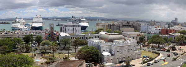 Bulutlu bir günde Porto Riko 'daki San Juan şehir merkezinde.