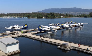 Vancouver limanında yüzen uçaklar üssü.