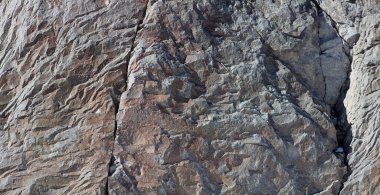 Doğal kalıplar ve kaya çatlakları