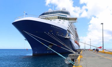 Gemi Saint Croix USVI rıhtımına demirlemiş.