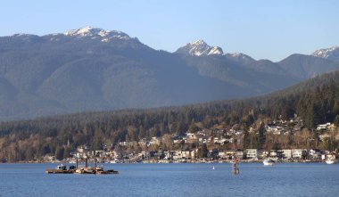  British Columbia Kanada 'daki Moody Limanı' nın sakin rıhtımı