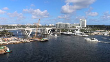 Yoğun Miami su yollarında öğlen trafiği