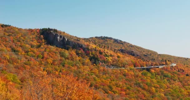 Fotografía Panorámica Árboles Colores Otoño Las Montañas Blue Ridge Coches — Vídeo de stock