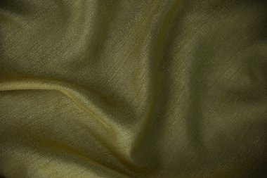 Altın ipek kumaş soyut arkaplan, kaliteli dalgalı koyu renk pamuk yaprak dizaynı kamera görüntüsünün üstünde.