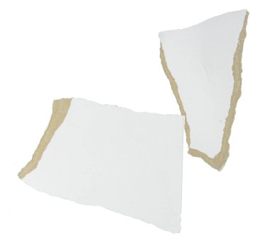 İzole edilmiş arkaplanda yırtılmış bir kağıt kesimi, reklam tasarımı için boşluk