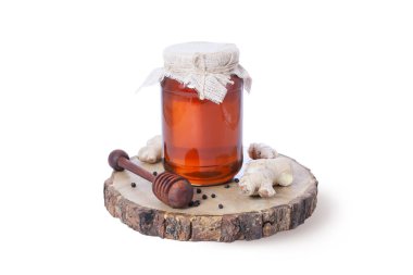 Taze zencefil ve ahşap bal kavanozlu organik bal kavanozu kırsal ahşap tahta tahtada sağlık ve sağlık için doğal tedavi