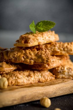 Fındıklı kurabiye. Fındıklı, dikdörtgen şeklinde çıtır kurabiyeler.